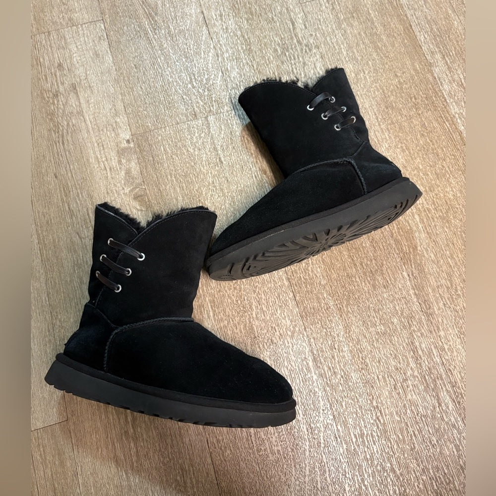 UGG CONSTATINE BLACK BOOTS SIZE 8